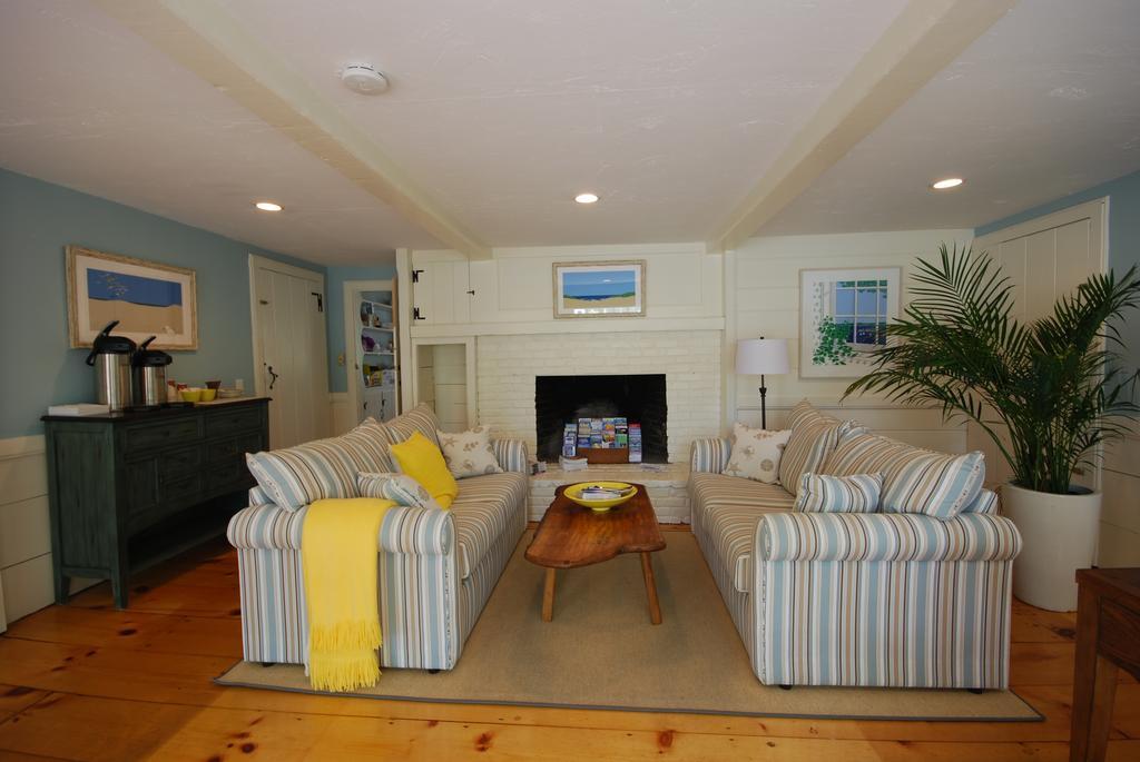 Chatham Seafarer Inn Bagian luar foto